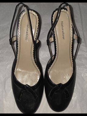 Naturalizer Women's Black Slingback Pumps